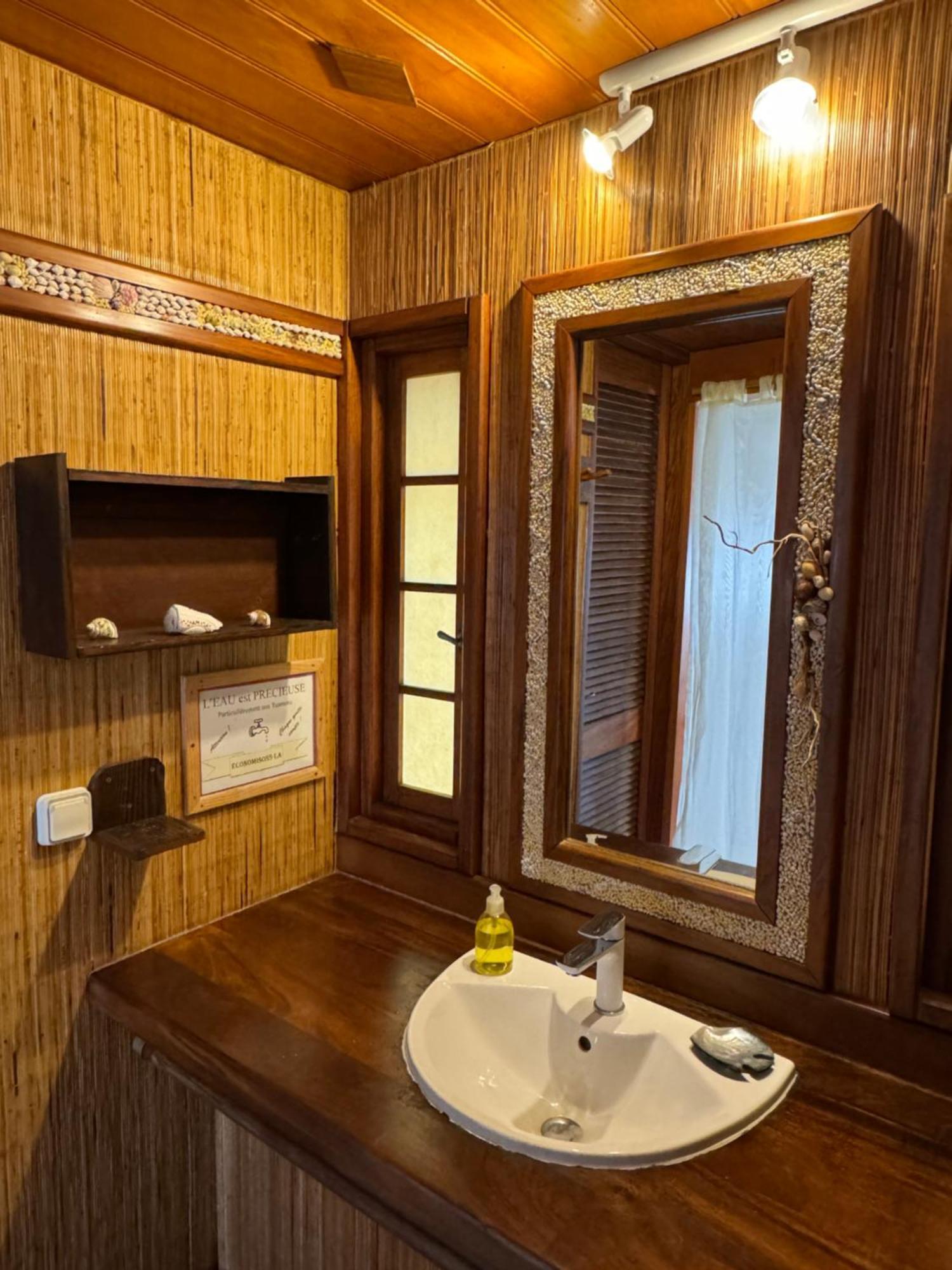 Vahaui Paradis Avatoru Luaran gambar